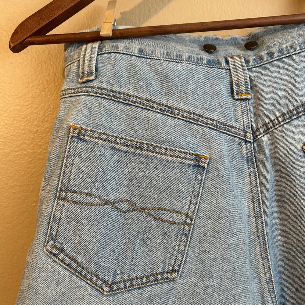 Vintage High Waisted Original Tigger Patch Demin Rivet Shorts - Mickey Inc. - Picture 14 of 17